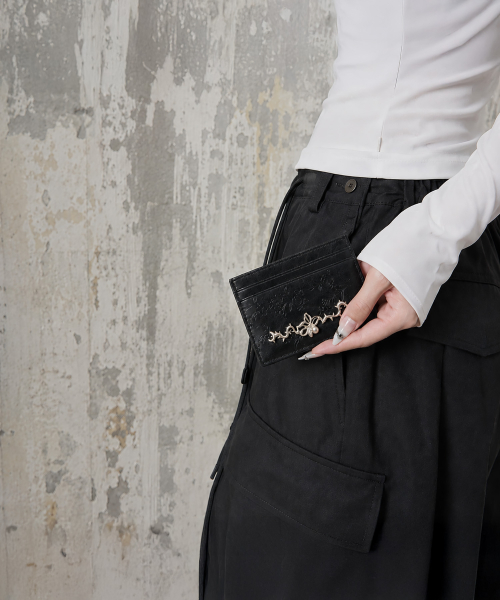Noir Bloom Card Wallet (Black)