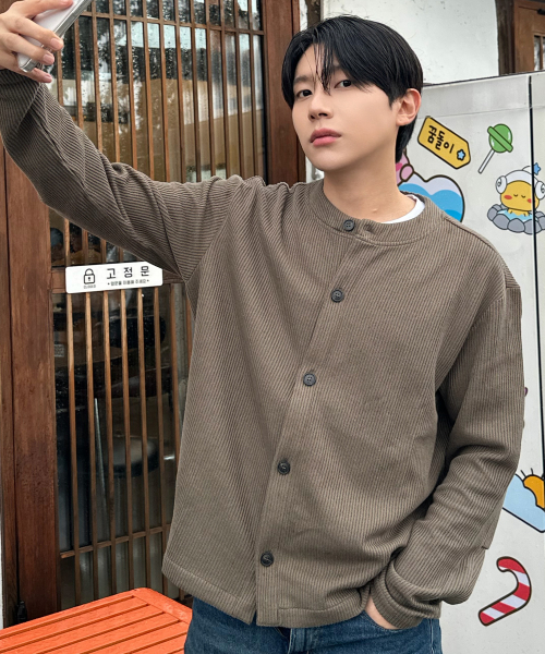 Bone-structured Sakariba khaki round-neck cardigan