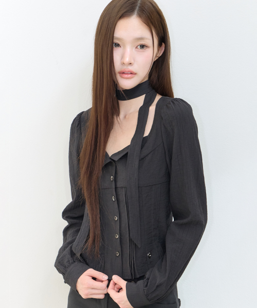 PINTUCK FLARE BLOUSE BLACK