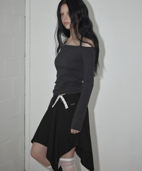 로젠 폴딩 레이스 훌 미디 스커트_블랙