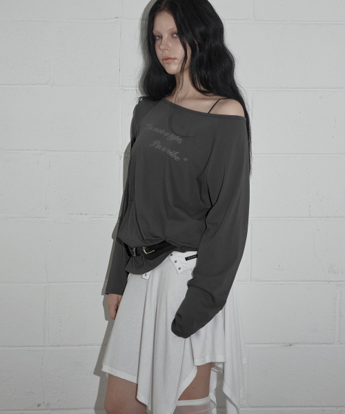 그롭 레터링 핀턱 보트 긴팔 티셔츠_차콜