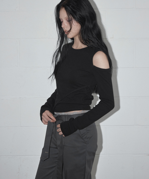홀든 스트랩 트임 긴팔 티셔츠_블랙