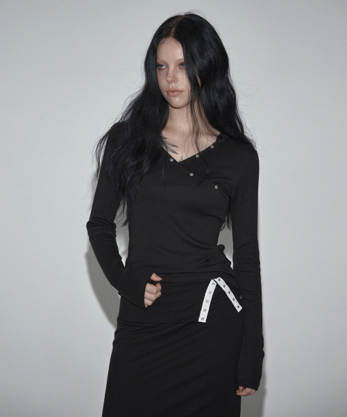 Butil Button V Wrap Hooded Long-Sleeve T Shirt_Black