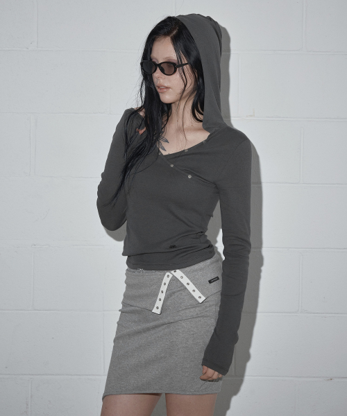 Butyl Button V-Wrap Hooded Long-Sleeve T Shirt_Charcoal