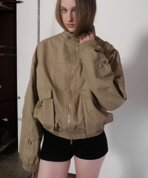 Studded high-neck buckle multi-pocket point oversized blouson cotton zip-up jacket [beige]
