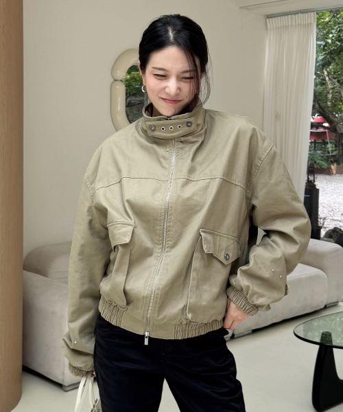Studded high-neck buckle multi-pocket point oversized blouson cotton zip-up jacket [beige]