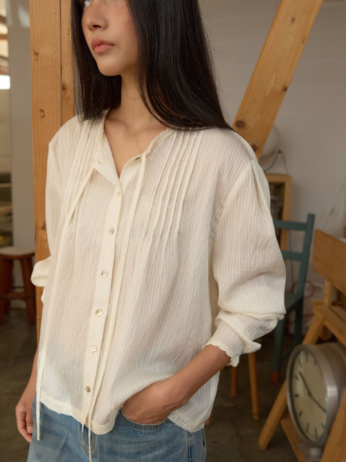 Feminine Pintuck Blouse MU2678BL802M
