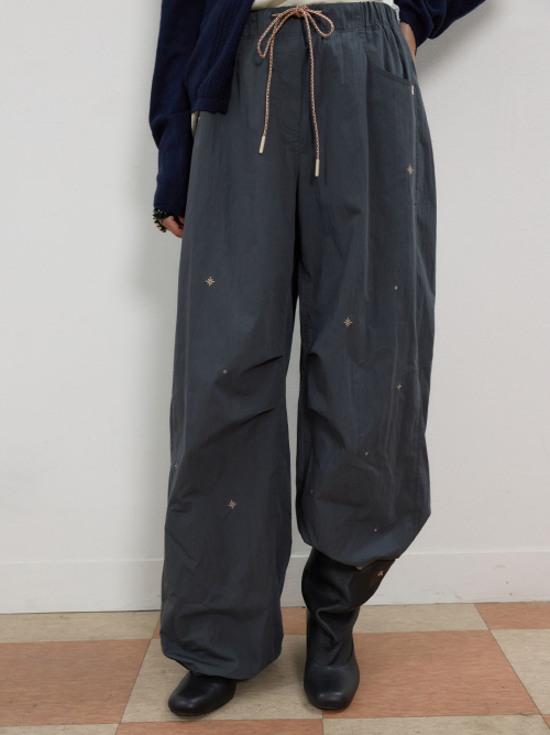 Embroided Barrel Parachute Pants MU2678PT804M