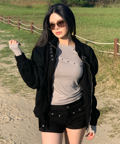 High-neck eyelet belted multi-pocket point cotton oversized standard blouson zip-up jacket [Black]