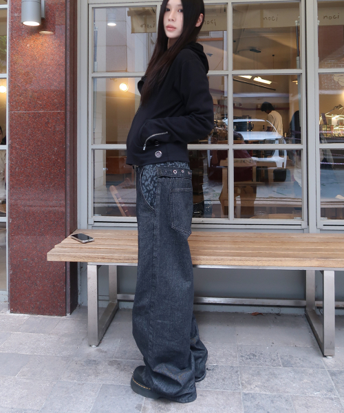 Leopard color-block eyelet strap point four-season wide oversized denim pants [black denim]