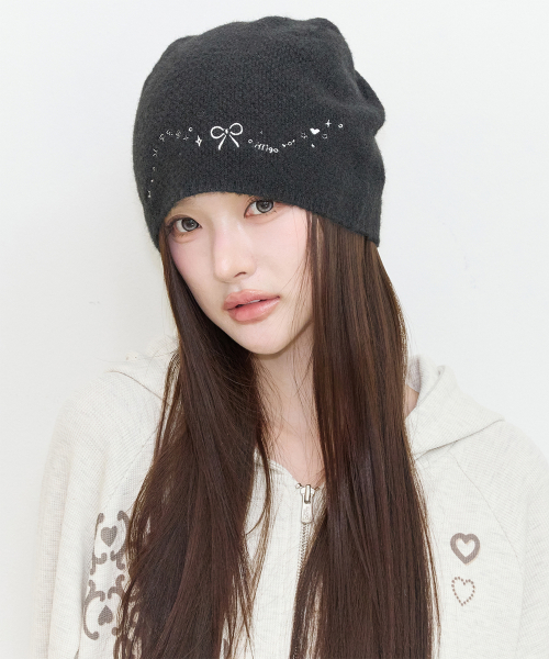 DRAWING EMBROIDERY BEANIE BLACK