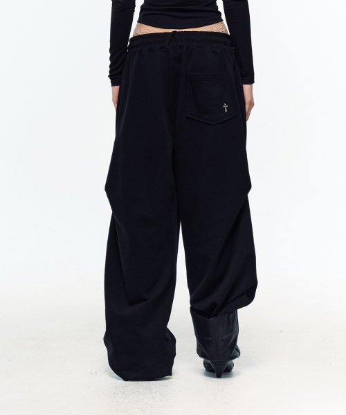 SLOUCHY SWEATPANTS (BLACK)