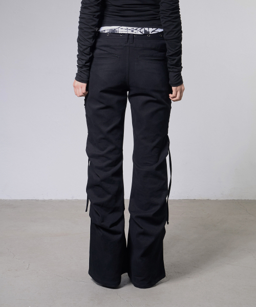 BELTED FLARE SHIRRING PANTS (BLACK) F26ZD468