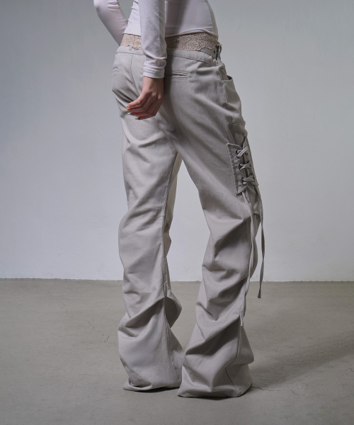 BELTED FLARE SHIRRING PANTS (BEIGE) F26ZD468