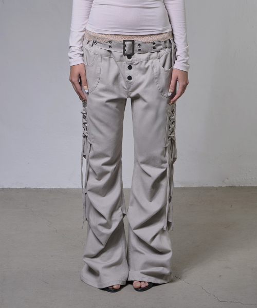 BELTED FLARE SHIRRING PANTS (BEIGE) F26ZD468