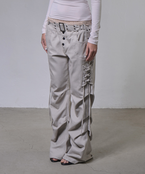 BELTED FLARE SHIRRING PANTS (BEIGE) F26ZD468