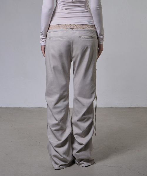 BELTED FLARE SHIRRING PANTS (BEIGE) F26ZD468