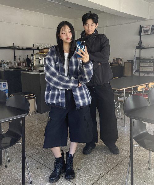 REVERSIBLE LOOSE FIT CHECK HOOD JACKET [BLACK]