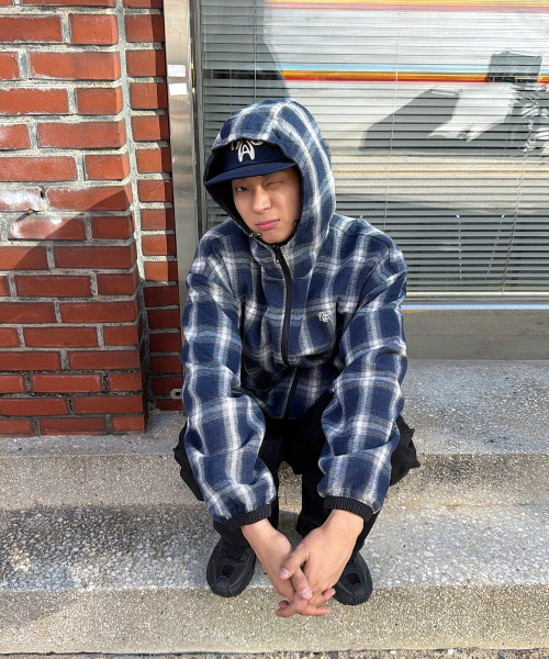 REVERSIBLE LOOSE FIT CHECK HOOD JACKET [BLACK]
