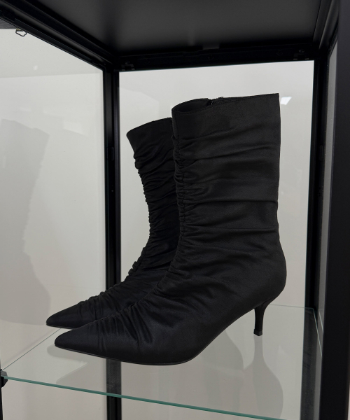 302 gathered sleek boots