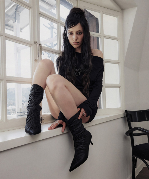 302 gathered sleek boots