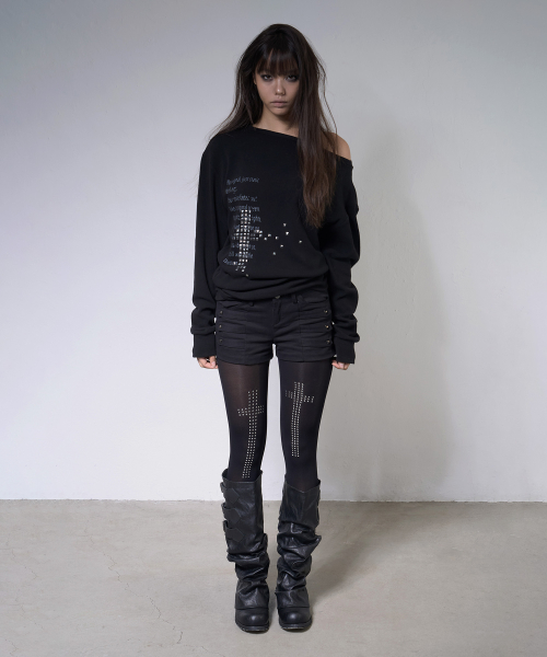 PIXEL CROSS ONE-SHOULDER SWEATSHIRT (BLACK) F26ZB535