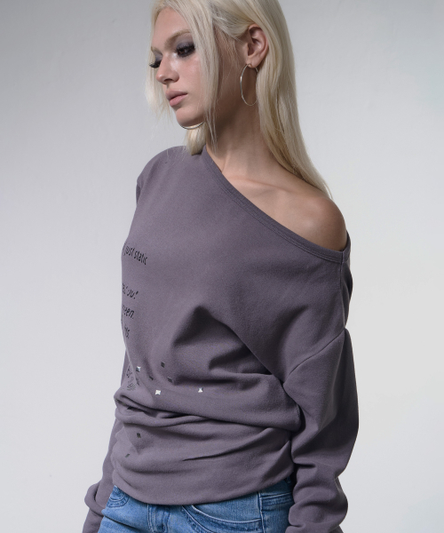 PIXEL CROSS ONE-SHOULDER SWEATSHIRT (CHARCOAL) F26ZB535