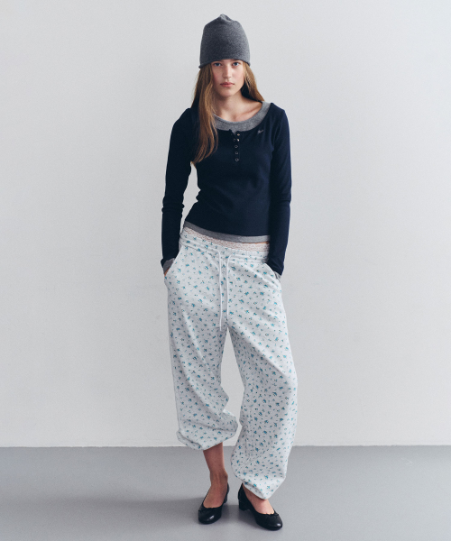 LACE SAGGING FLOWER SWEAT PANTS MELANGE WHITE