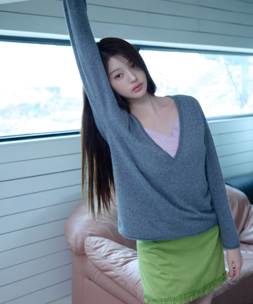 ANGORA DEEP V NECK KNIT MELANGE GRAY
