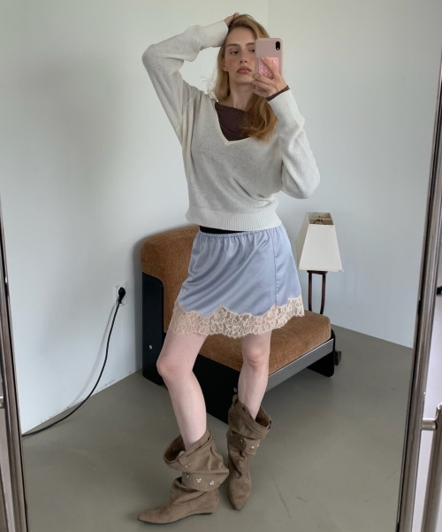 PURE WOOL DEEP V KNIT (IVORY)