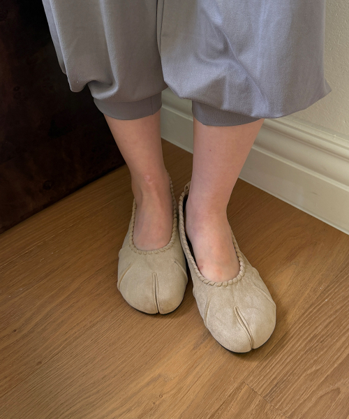 TWIST TABI FLAT (BEIGE)