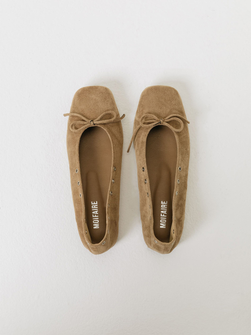 STRAP FLAT SUEDE BOOTS / BEIGE