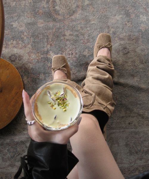 STRAP FLAT SUEDE BOOTS / BEIGE