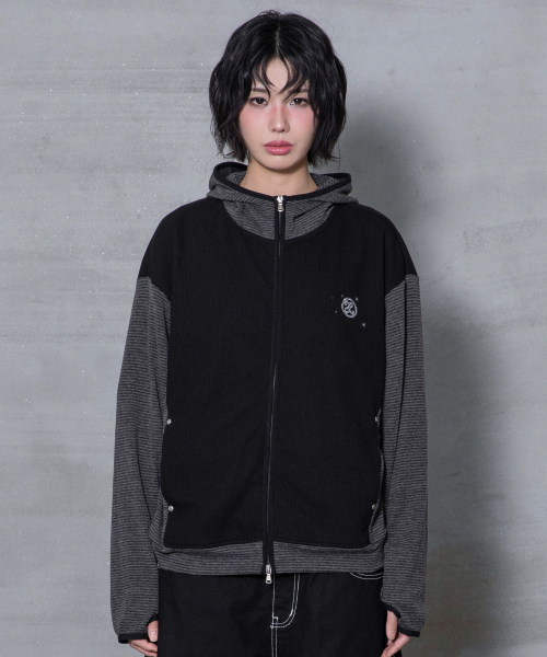 XTT171 스트라이프 믹스 와플 하이넥 크롭 후드 집업 (BLACK)