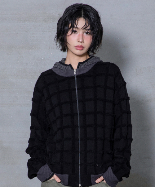 XTK185 투톤 스퀘어 크롭 니트 집업 (BLACK)