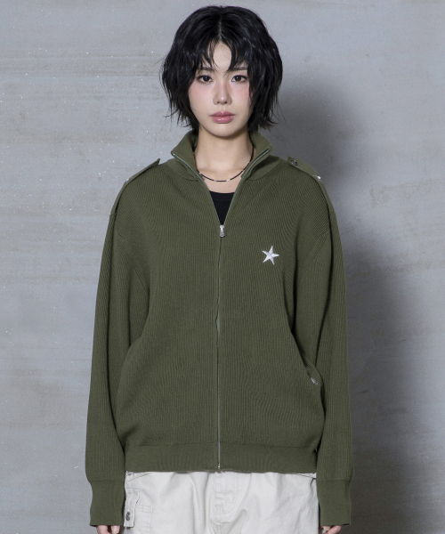 XTK183 숄더 탭 하이넥 크롭 니트 집업 (KHAKI)