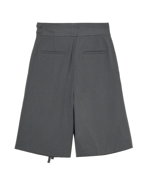 BELTED WRAP BERMUDA PANTS IN GREY