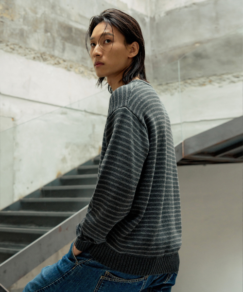V-NECK STRIPE PULLOVER KNIT [CHARCOAL]