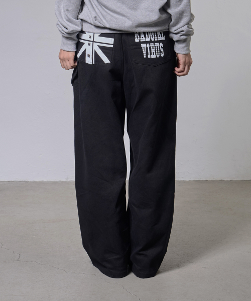 BAD GIRL CARGO PANTS (BLACK) F26ZD474
