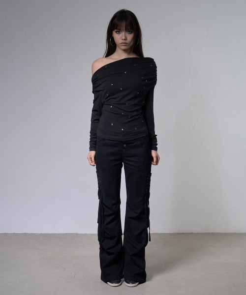 EYELET COWL ONE-SHOULDER TOP (BLACK) F26ZB520