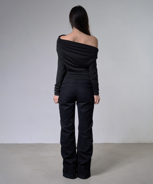 EYELET COWL ONE-SHOULDER TOP (BLACK) F26ZB520