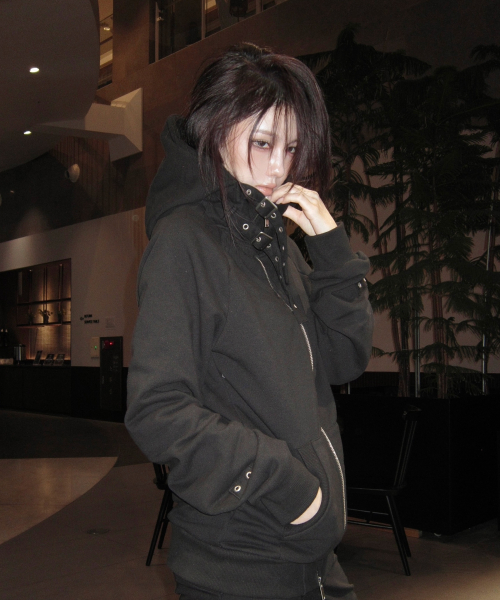 LAYER BUCKLE HOODED ZIP-UP (BLACK) F26ZA509