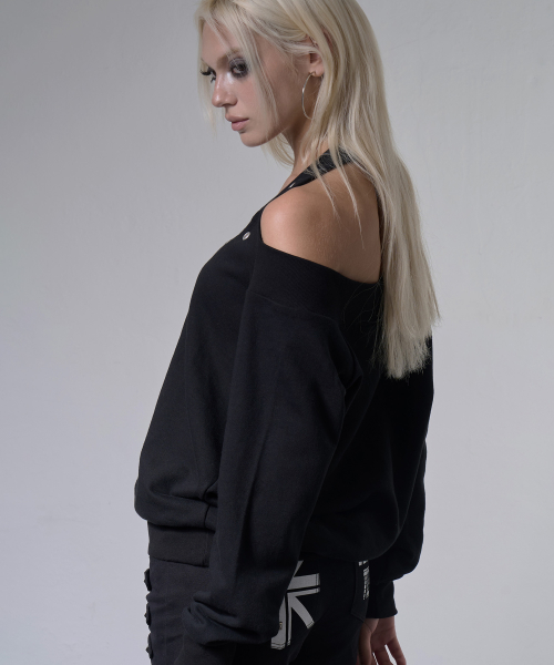 EYELET HALTER SWEAT OFF-SHOULDER (BLACK) F26ZB534