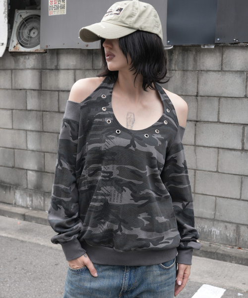 EYELET HALTER SWEAT OFF-SHOULDER (CAMO) F26ZB534