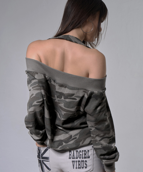 EYELET HALTER SWEAT OFF-SHOULDER (CAMO) F26ZB534