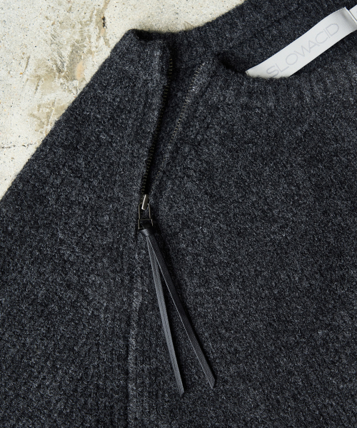 SLIT ZIPPER SNUG KNIT [CHARCOAL]