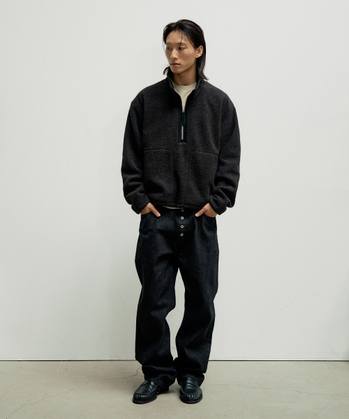 LEATHER PATCH WOOL FLEECE HALF ZIP-UP [CHARCOAL]