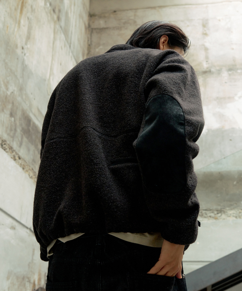 LEATHER PATCH WOOL FLEECE HALF ZIP-UP [CHARCOAL]