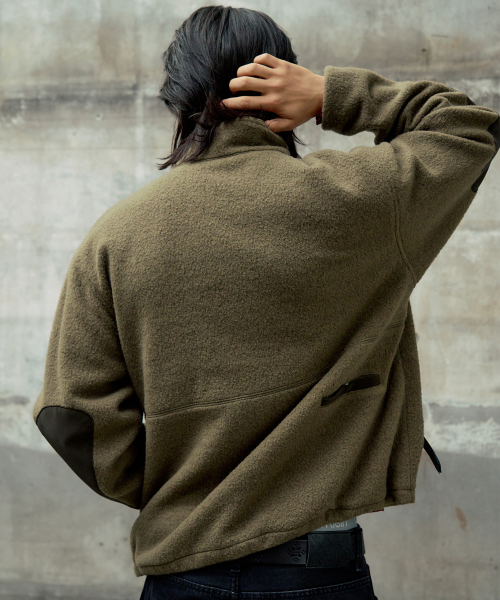 LEATHER PATCH WOOL FLEECE HALF ZIP-UP [BROWN]