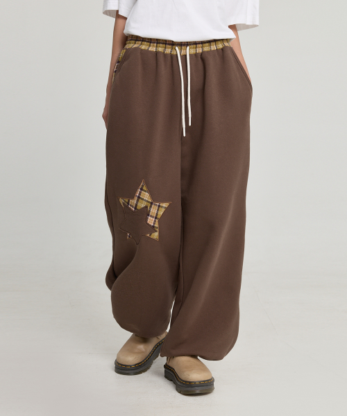 Check Star Embroidery Sweat Pants BROWN